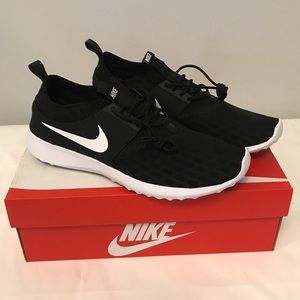 Woman’s Nike Juvenate Sneakers Shoe Size 10.5